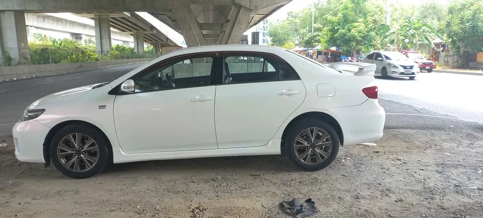 2013 Toyota Corolla Altis X (E140) 3