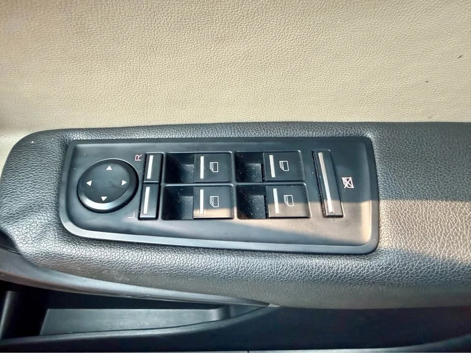 2015 MG 6 I 3
