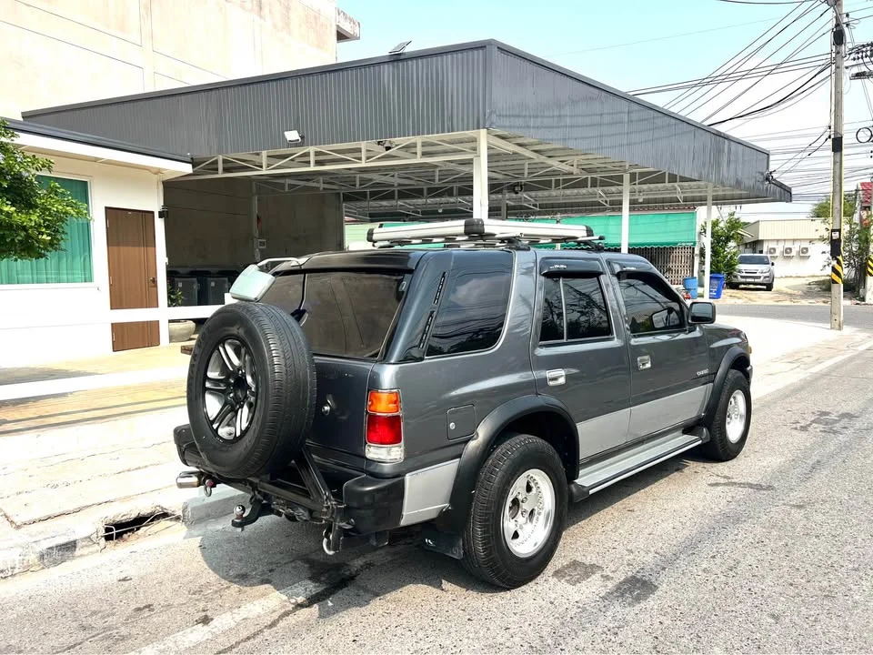 1994 Isuzu Vega I 3
