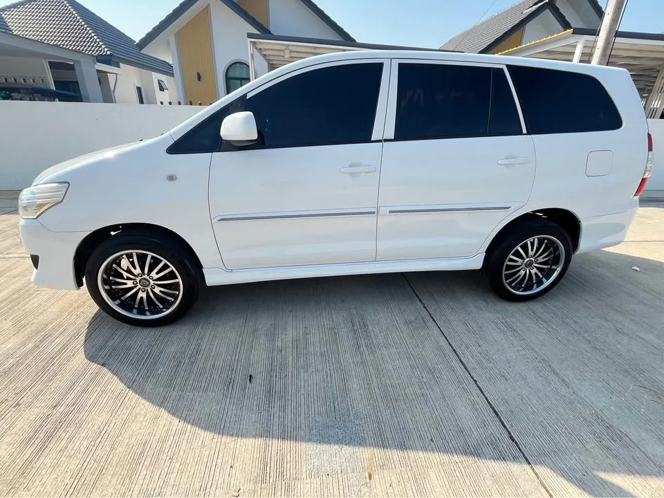2012 Toyota Innova I 3