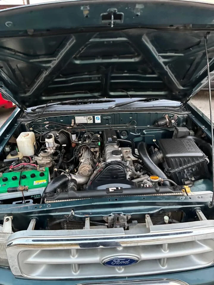 2001 Mazda 2500 Fighter V 2