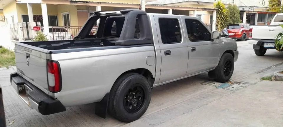 2006 Nissan Frontier I 3