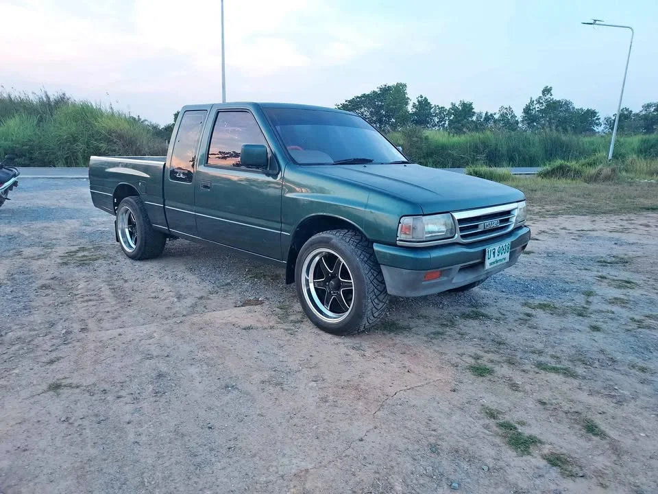 1995 Isuzu TFR III 2