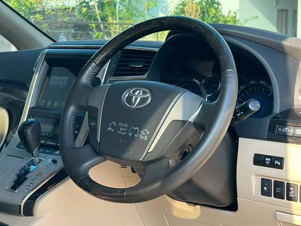 2013 Toyota Alphard, Vellfire II (AH20) 3