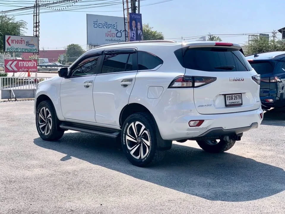 2021 Isuzu MU-X II 2