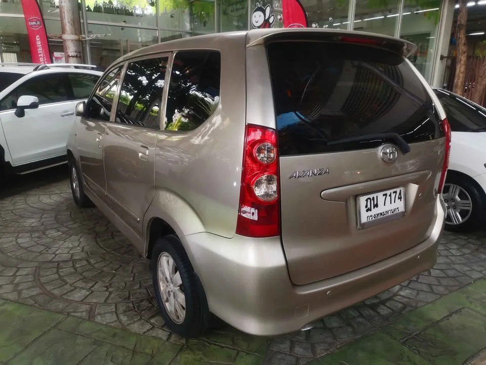 2010 Toyota Avanza I 3