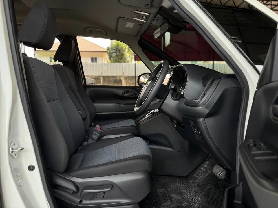 2024 Toyota Voxy IV 3