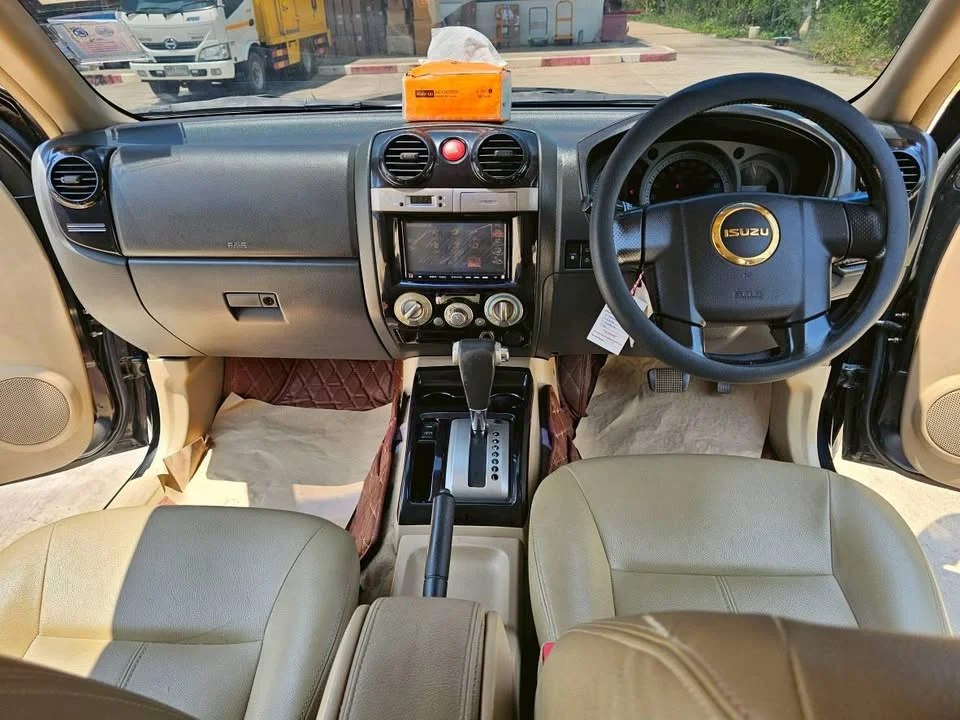 2008 Isuzu MU-7 3
