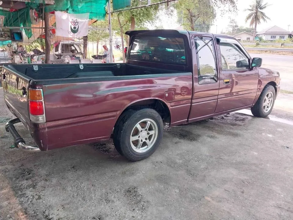 1995 Isuzu TFR III 2