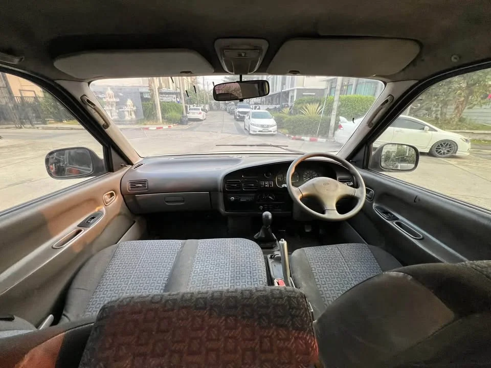 2002 Toyota Commuter IV (H100) 3
