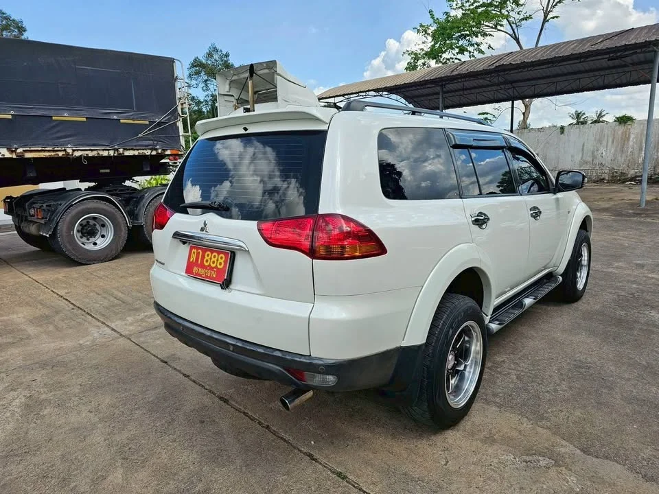 2010 Mitsubishi Pajero Sport II 2