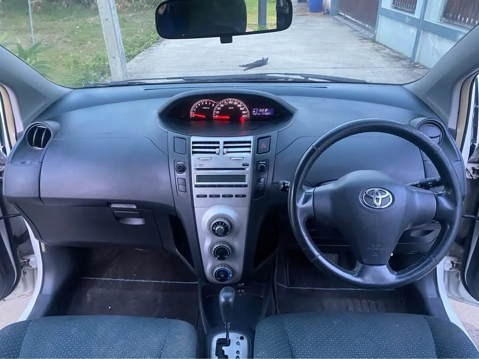 2008 Toyota Yaris II 2