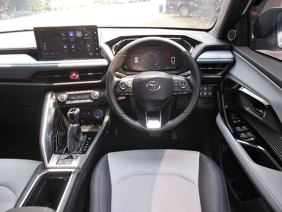 2024 Toyota Yaris Cross AC200 2