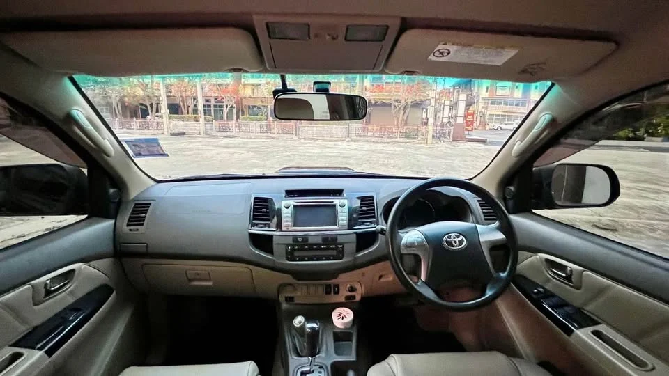 2011 Toyota Fortuner I 3