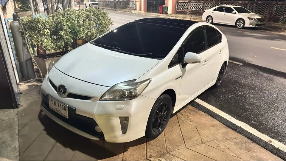 2012 Toyota Prius III 3