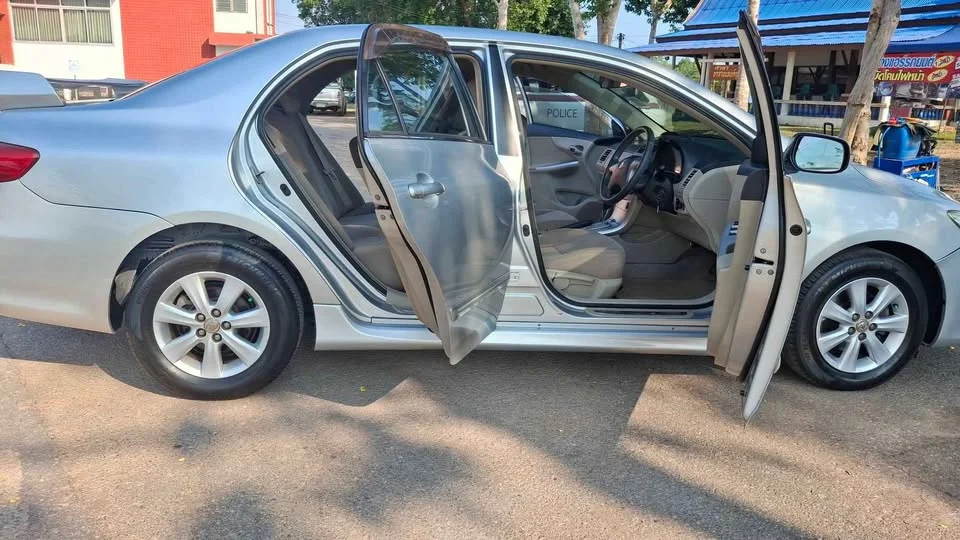 2013 Toyota Corolla Altis X (E140) 2