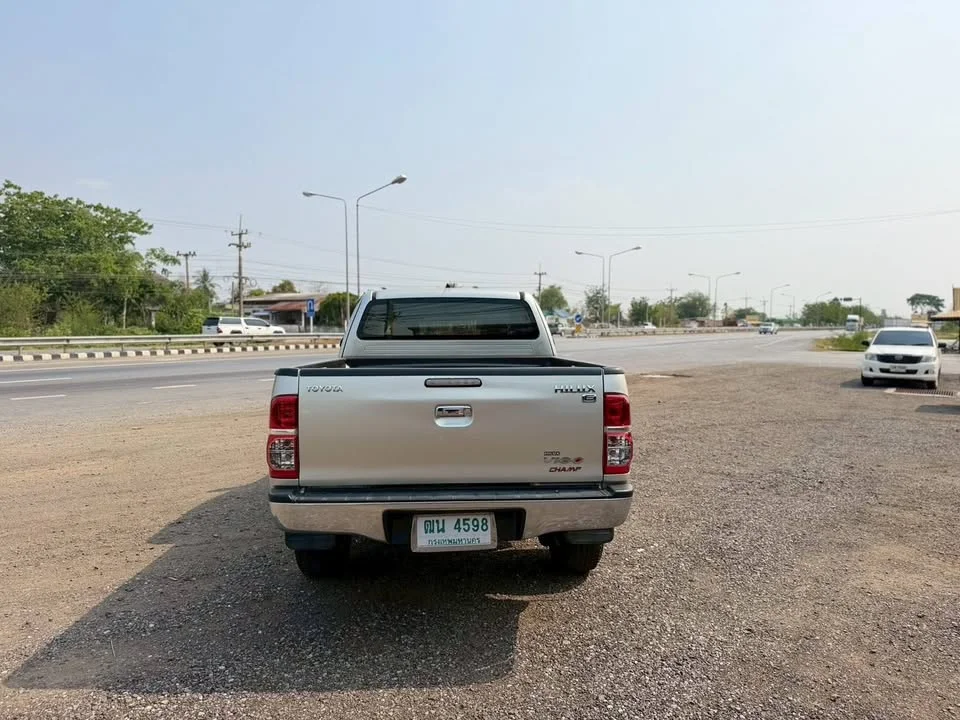 2012 Toyota Hilux VII 2