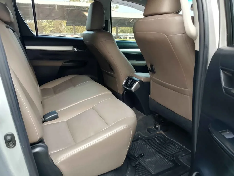 2017 Toyota Hilux VIII 2