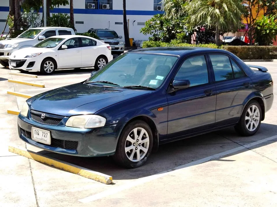 2000 Mazda 323 VIII 2
