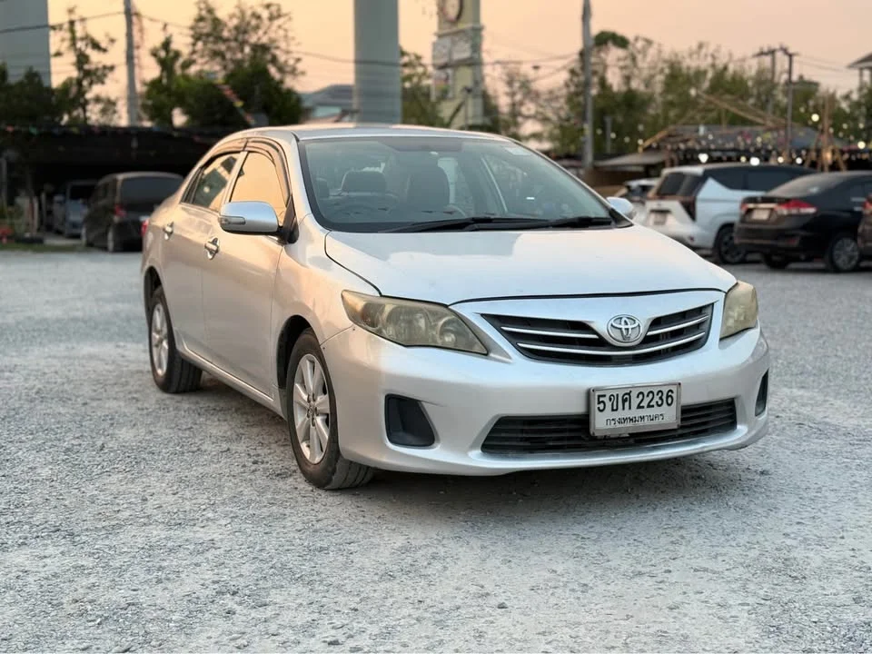 2011 Toyota Corolla Altis X (E140) 3