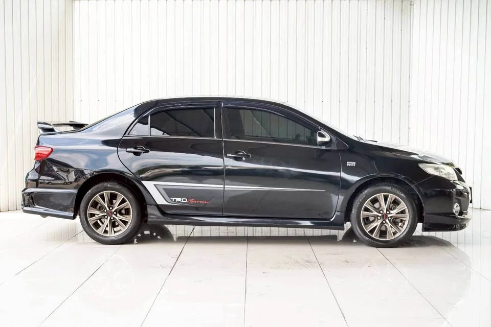 2013 Toyota Corolla Altis X (E140) 3