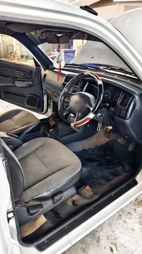 1997 Mitsubishi Strada III 2