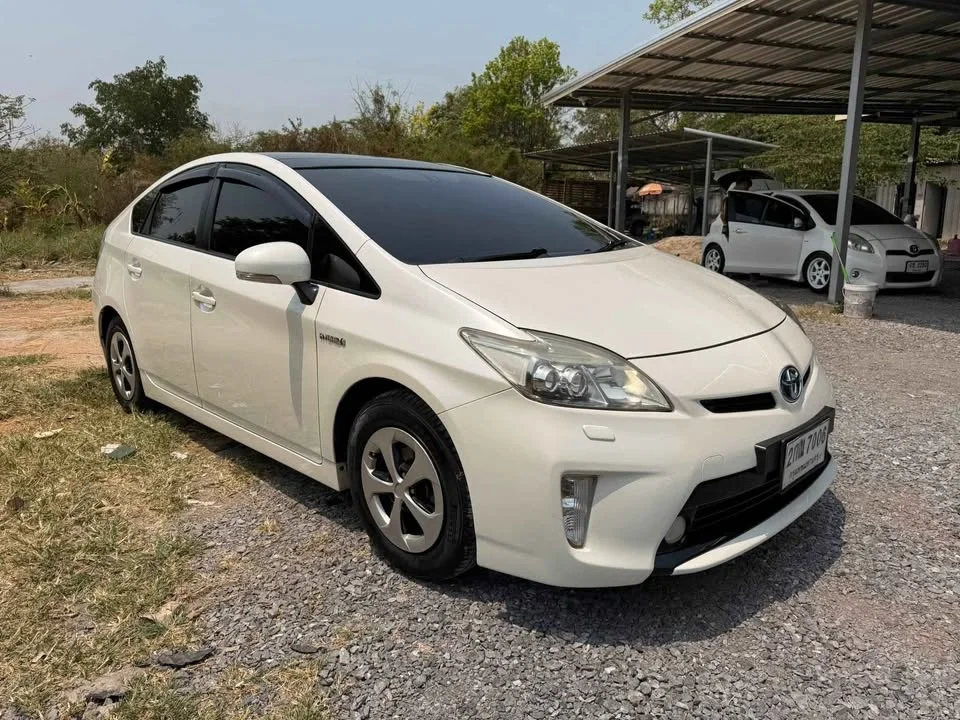2013 Toyota Prius III 2