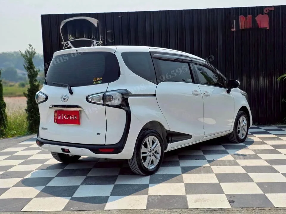 2017 Toyota Sienta II 3