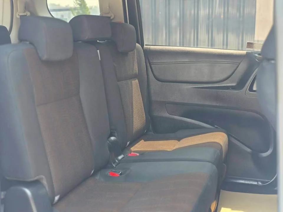 2017 Toyota Sienta II 2
