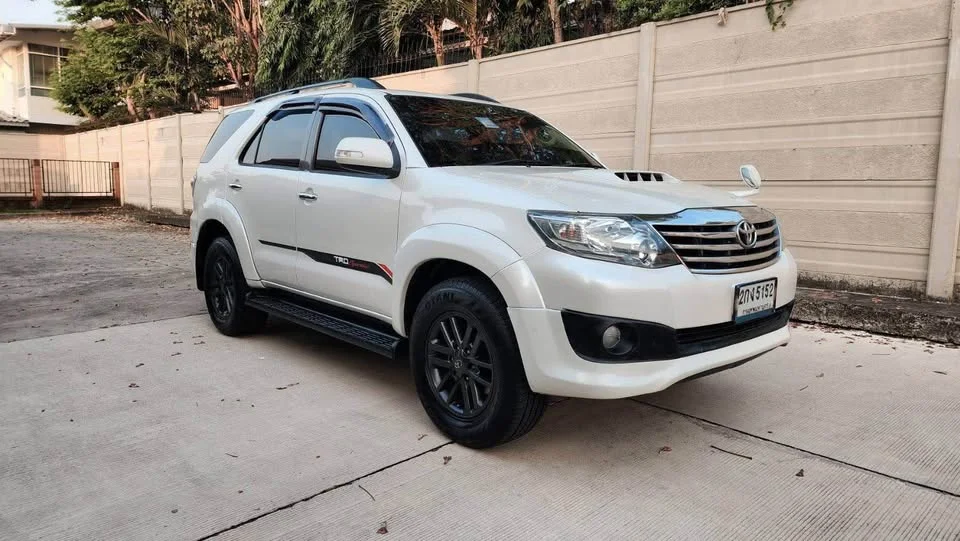 2013 Toyota Fortuner I 3