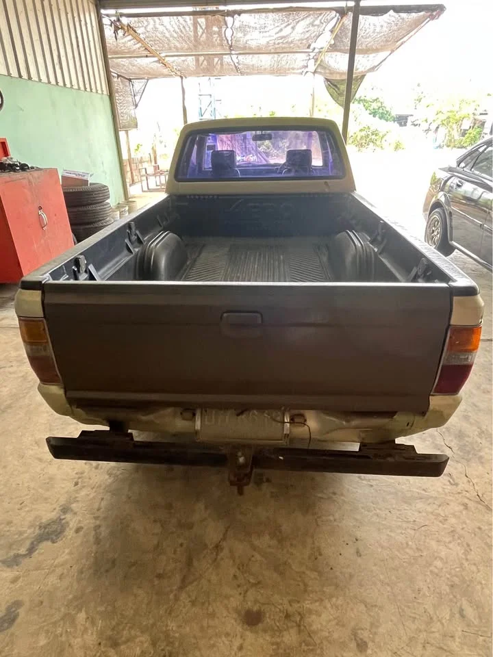 1993 Mitsubishi Triton II 3