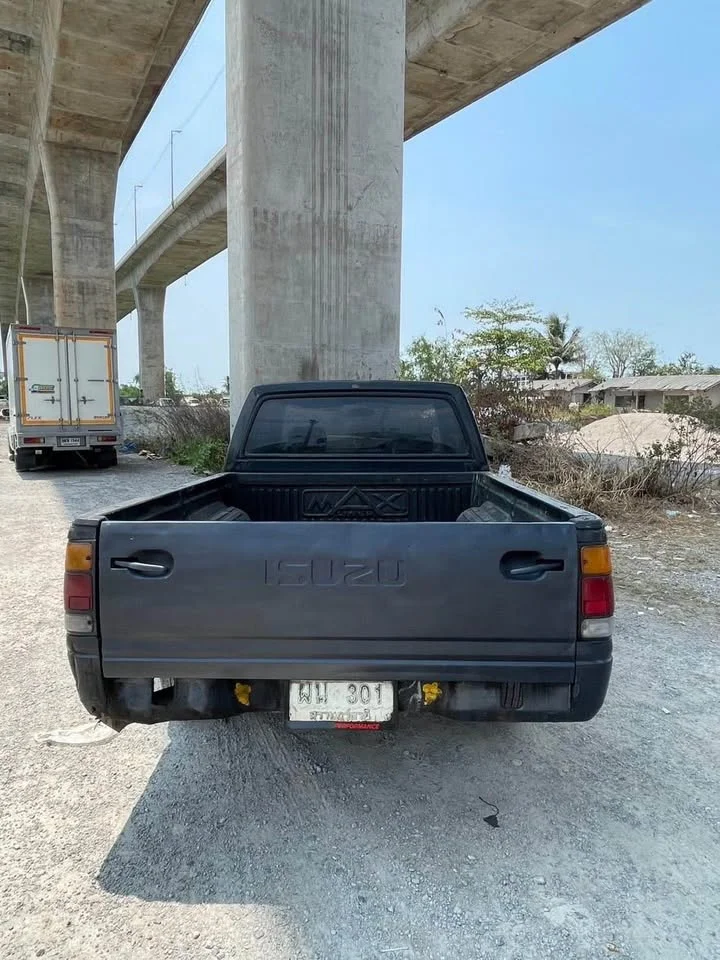 1993 Isuzu TFR III 2