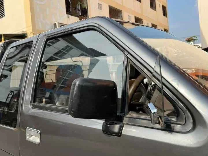 1992 Isuzu TFR III 2