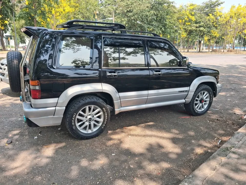 1996 Isuzu Trooper II 3