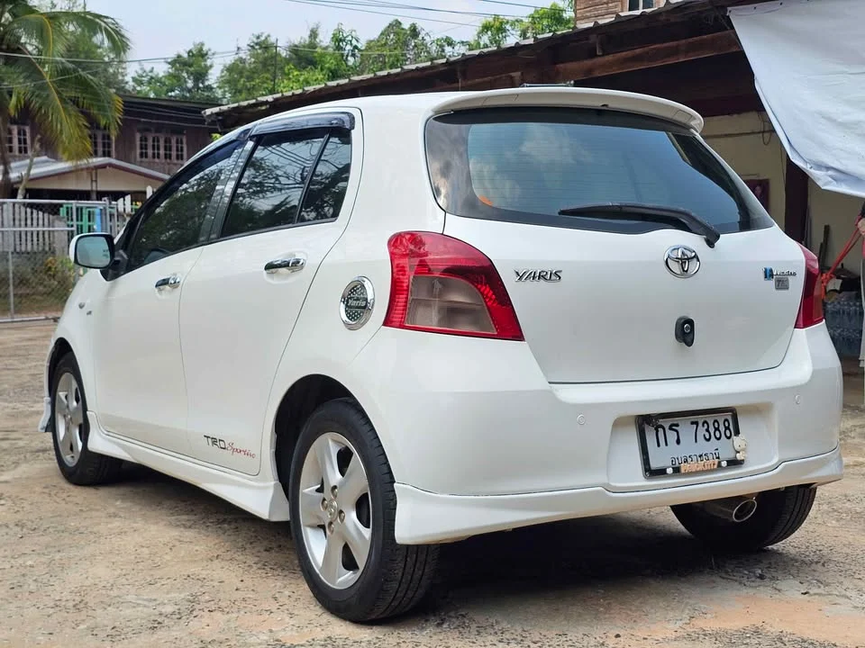 Toyota Yaris II 2
