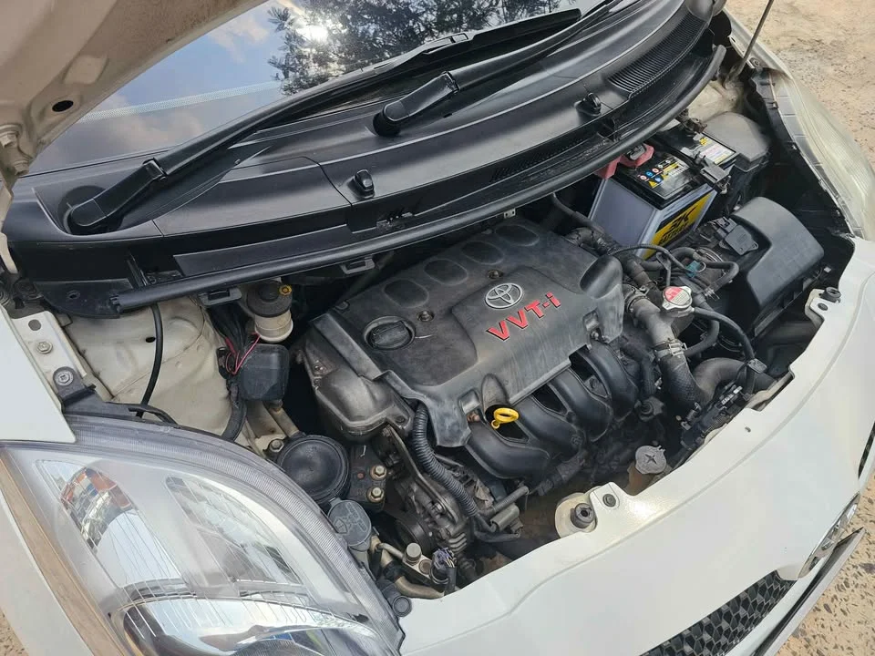 Toyota Yaris II 3