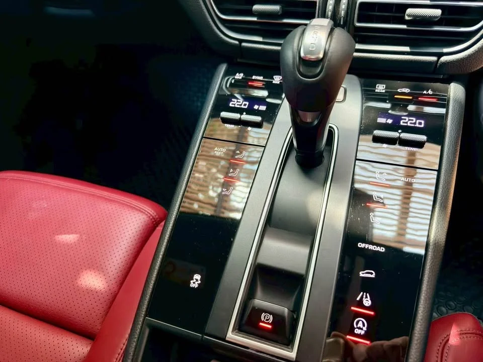 2022 Porsche Macan I 3