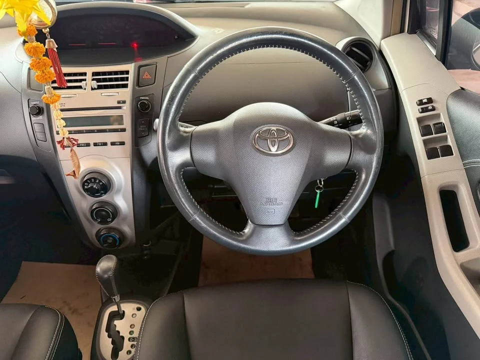2010 Toyota Yaris II 3
