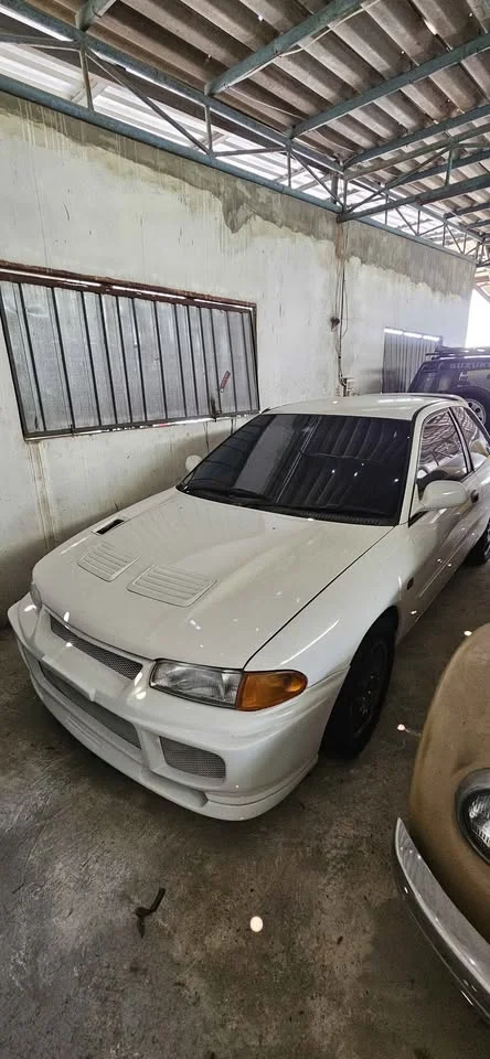1993 Mitsubishi Colt III 2