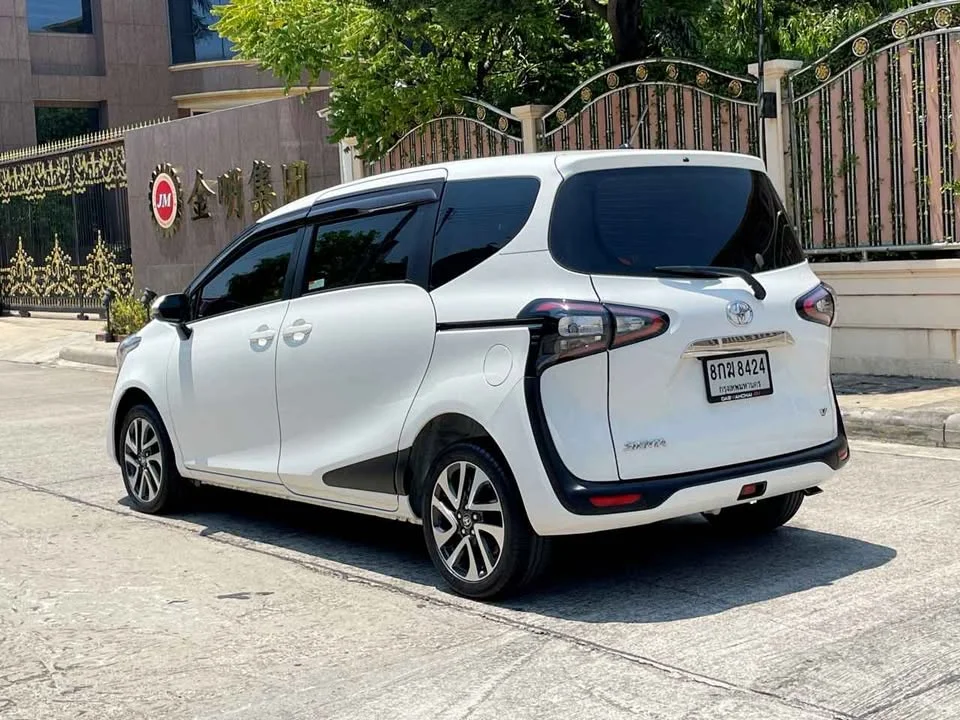 2019 Toyota Sienta II 2