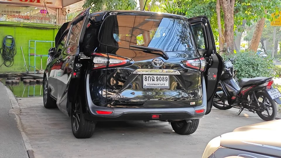 2018 Toyota Sienta II 2
