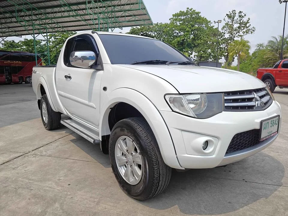 2014 Mitsubishi Triton IV 2