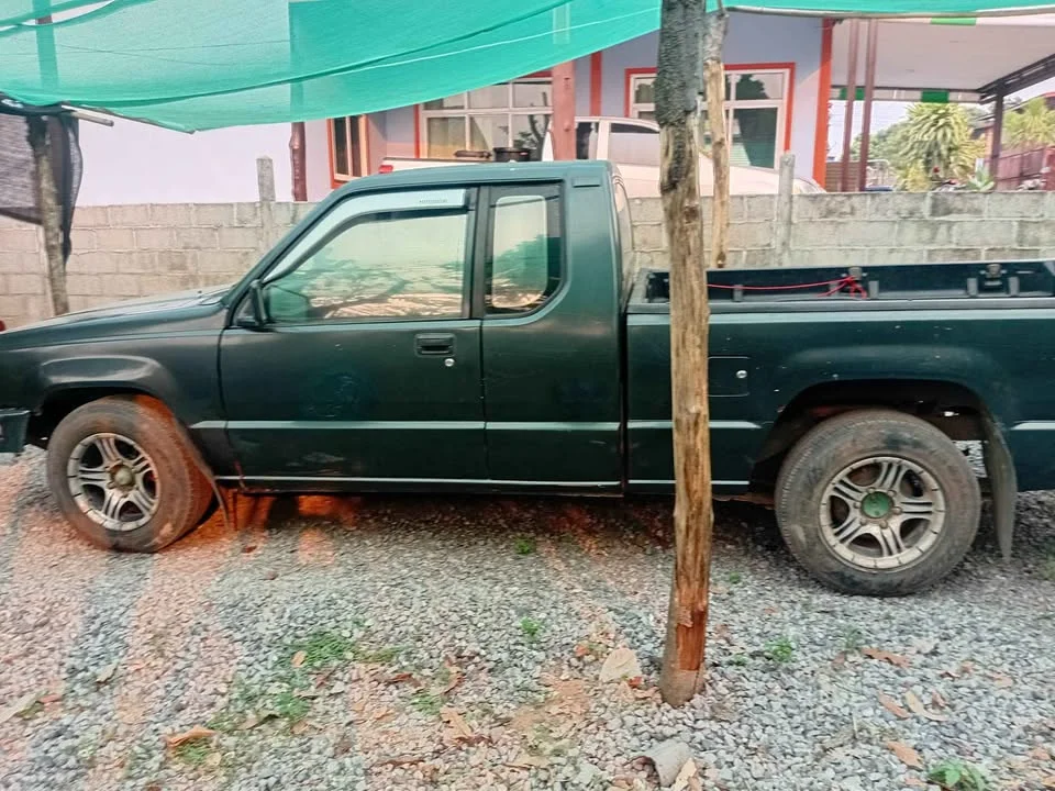 1995 Mitsubishi Triton II 2