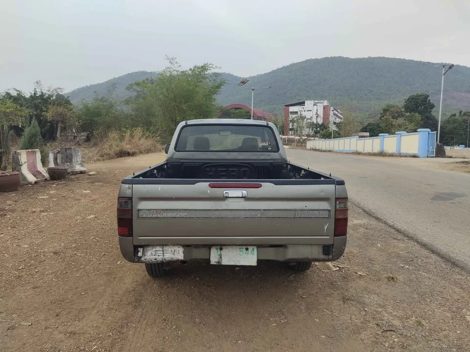 2002 Toyota Hilux Tiger VI 2