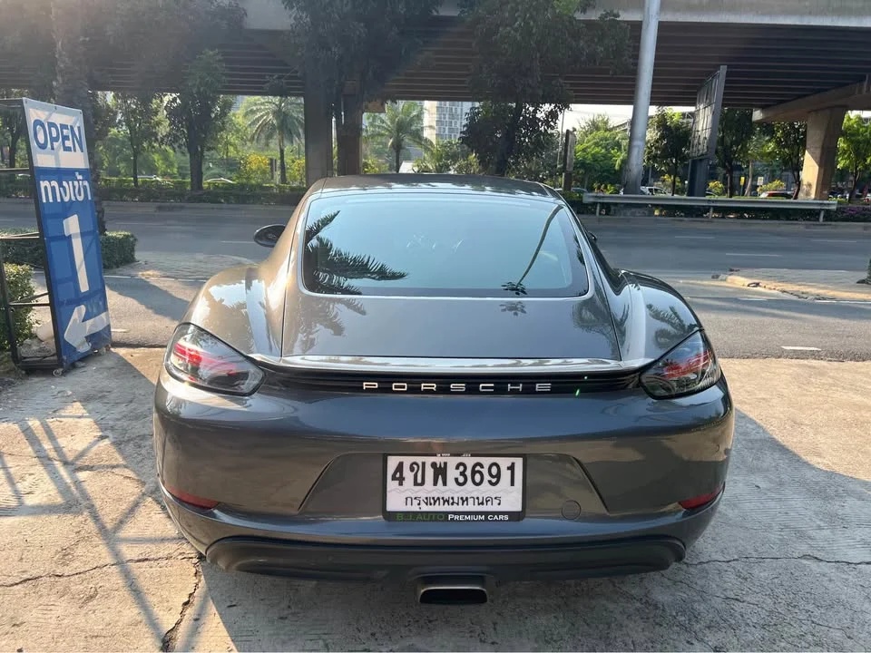 2018 Porsche 718 Boxster and Cayman IV 3