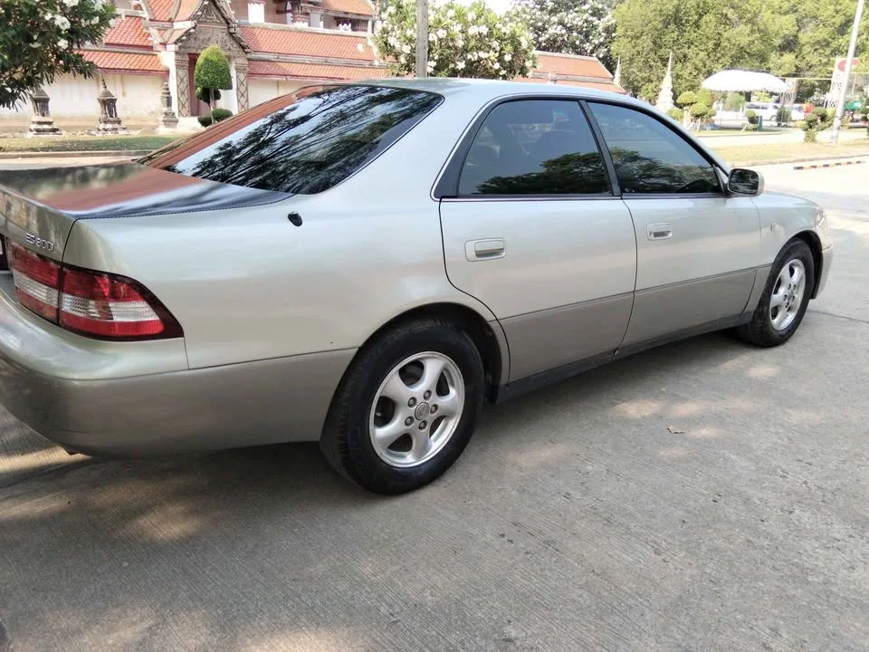 1997 Lexus ES III 2