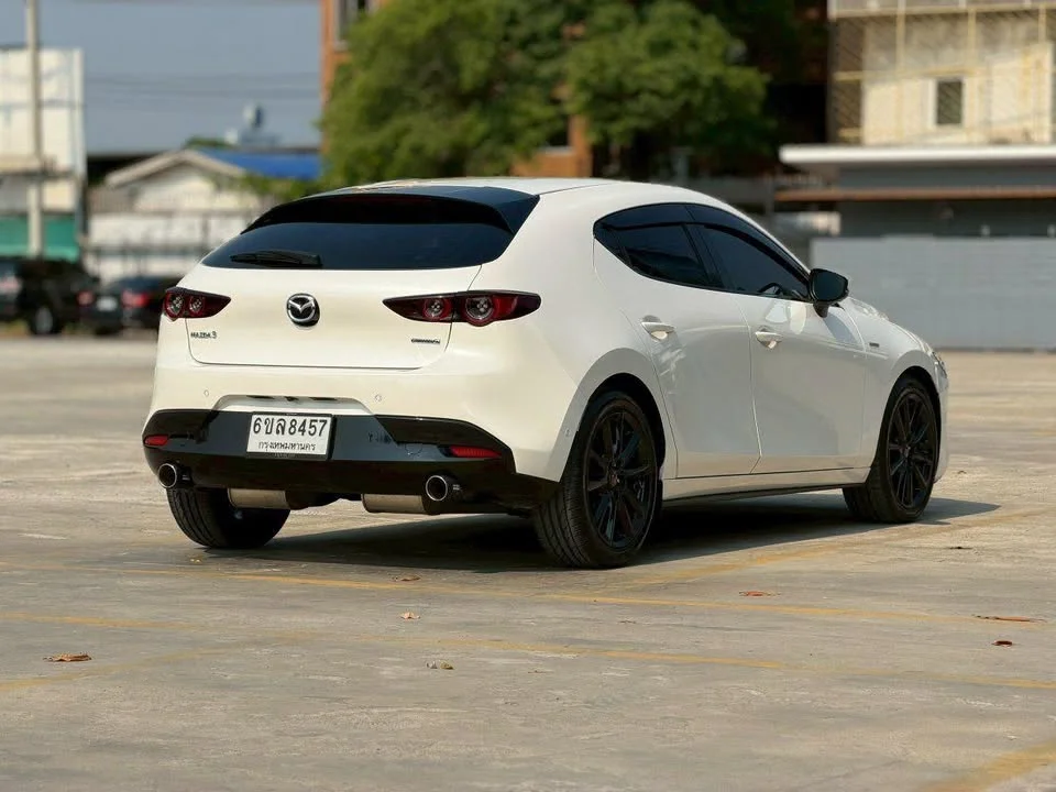 2021 Mazda 3 IV 3