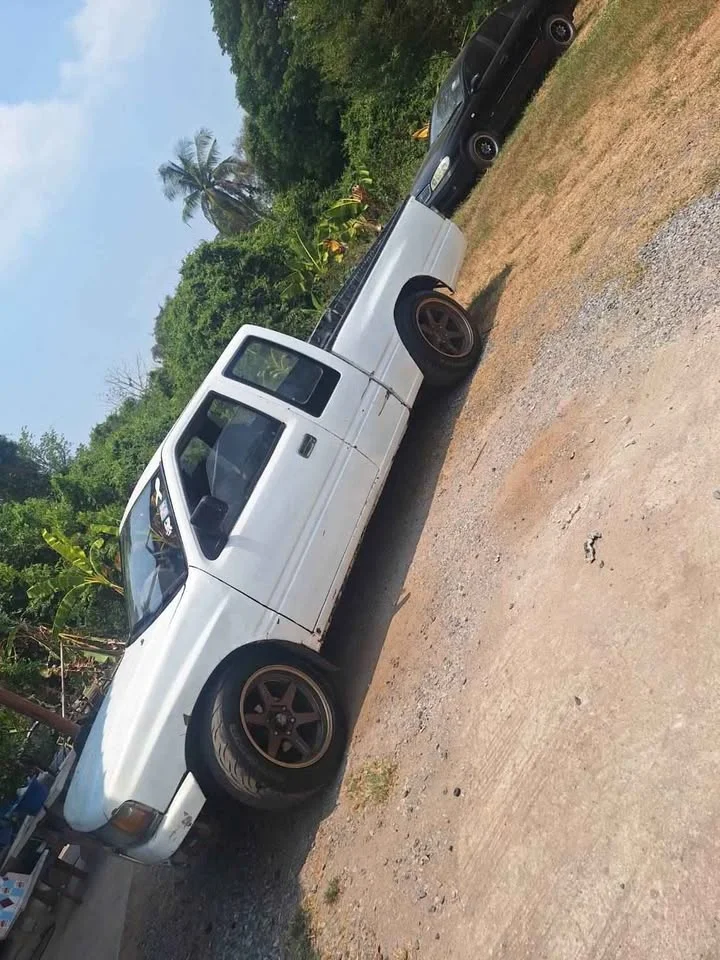 1992 Isuzu TFR III 2