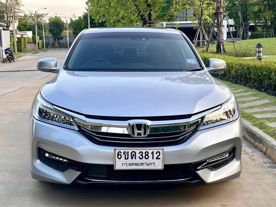 2017 Honda Accord IX 3