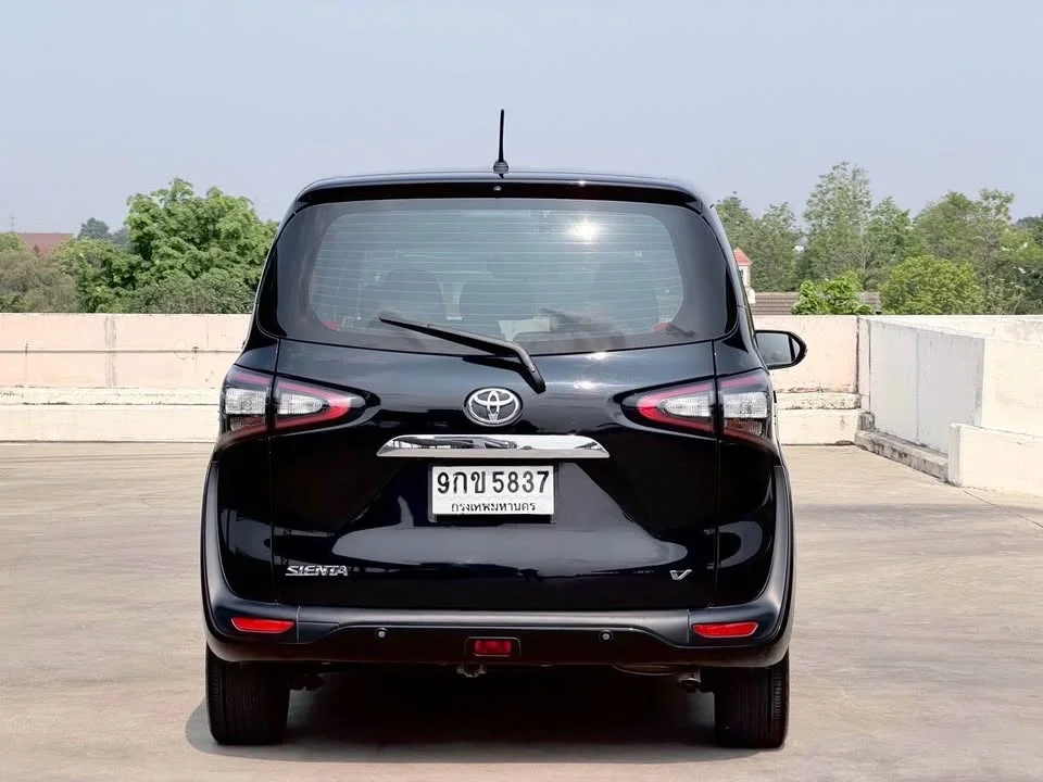 2019 Toyota Sienta II 3